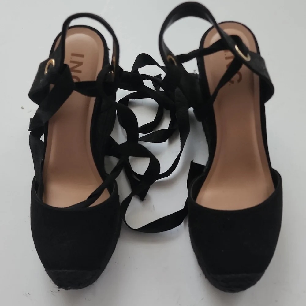 Elegant Black Espadrilles with Ankle Straps - Picture 1 of 7